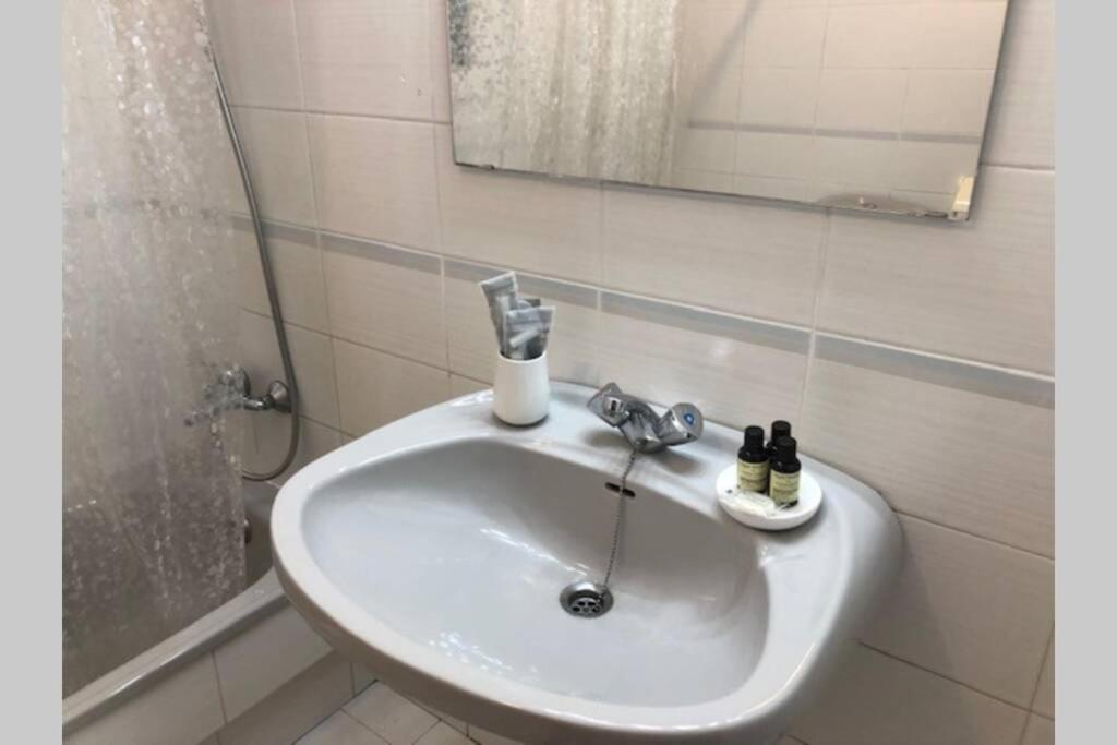 Comode Apartament Al Bell Mig De ジローナ エクステリア 写真